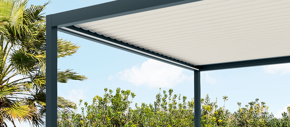 Photo des lames d'une Pergola Bioclimatique SUNLITE Autoportée